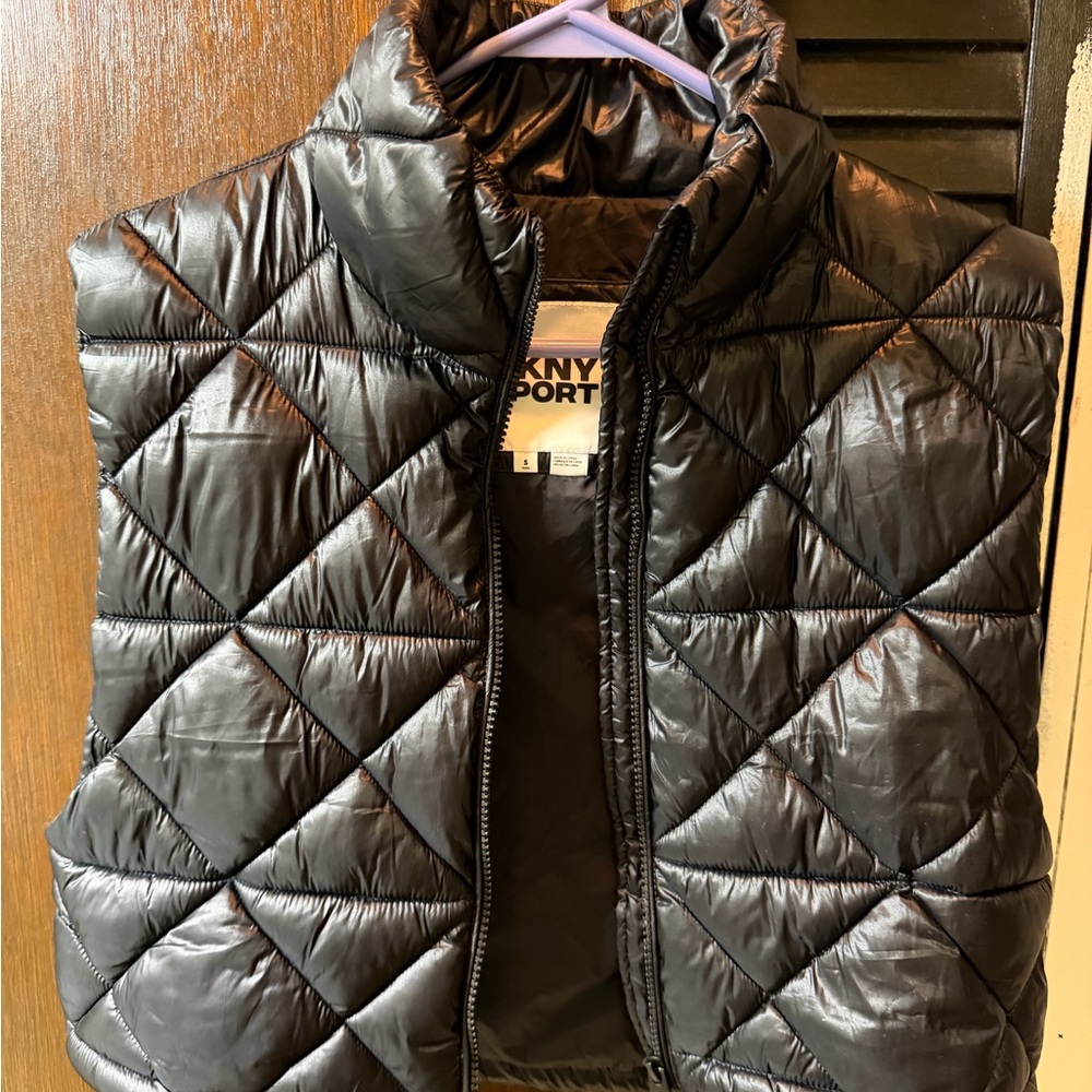 DKNY sport women’s size small cropped Black Quilted Puffer Vest